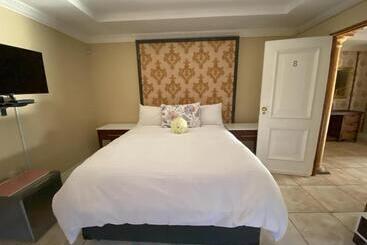 پانسیون Lizzards Villa Guest House