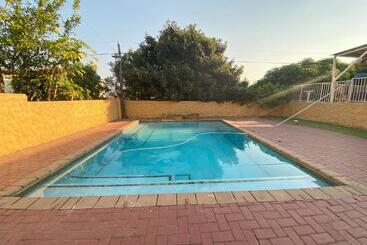 پانسیون Lizzards Villa Guest House