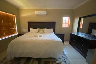 پانسیون Lizzards Villa Guest House
