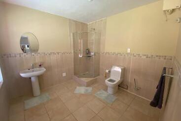 پانسیون Lizzards Villa Guest House