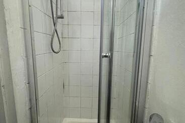 پانسیون Nice Ensuite Near Cricket Ground
