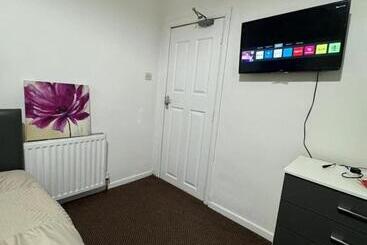 پانسیون Nice Ensuite Near Cricket Ground