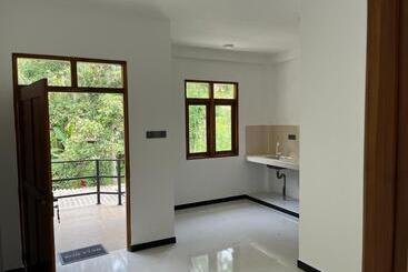 펜션 Samarathunga Guest House