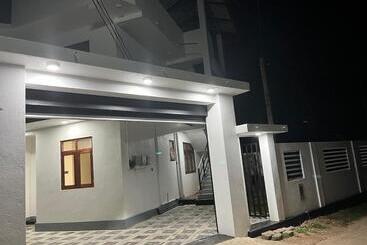 펜션 Samarathunga Guest House