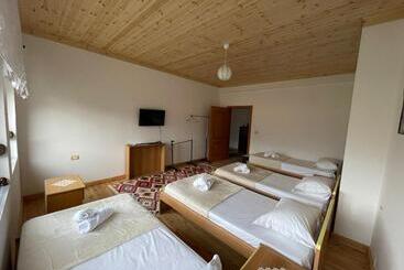پانسیون Stonetale Garden Guesthouse