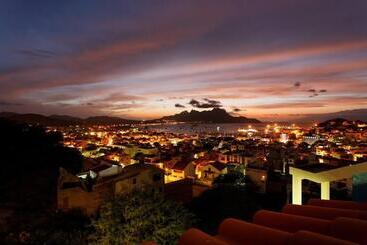 تختخواب و صبحانه Casa Comba
