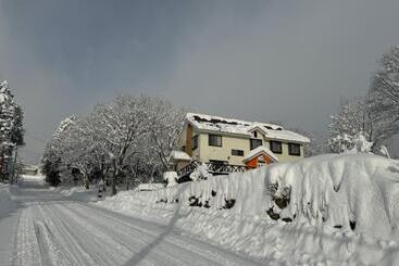 تختخواب و صبحانه Daiju Myoko