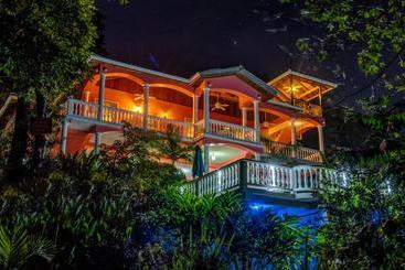 تختخواب و صبحانه Seaside Inn Roatan