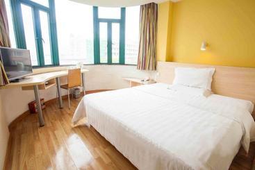 هتل 7days Inn Phoenix Ancient Town