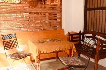 هتل Casa Umoja