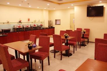 هتل Hanting Express Linzhi Bus Station Branch