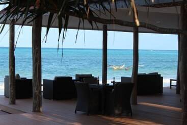 هتل Zawadi Beach Villas