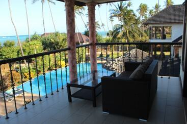 هتل Zawadi Beach Villas