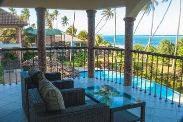 هتل Zawadi Beach Villas