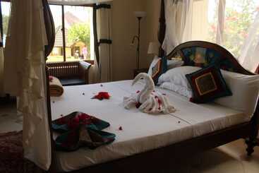 هتل Zawadi Beach Villas