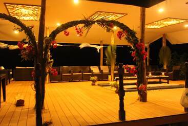 هتل Zawadi Beach Villas