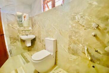 استراحتگاه Sri Lak Residence