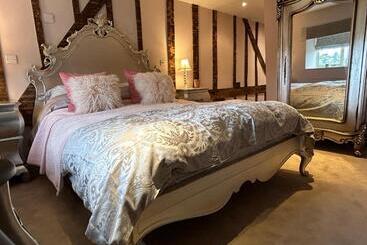 فندق صغير The Stagg Inn & Classic Car Experience