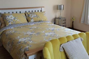 Bed and Breakfast Ballnamona House
