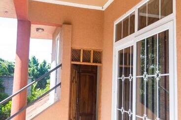 تختخواب و صبحانه Lifetyme Homes