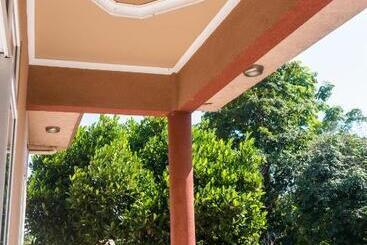 تختخواب و صبحانه Lifetyme Homes
