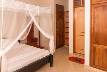 تختخواب و صبحانه Lifetyme Homes