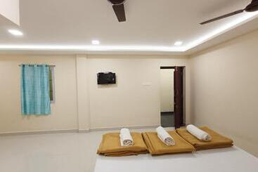 מלון כמוסות Selvi Residency
