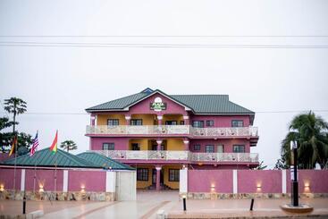 هتل De Ofosu Plaza