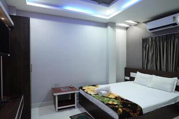 هتل Diya Lodge !! Near Toy Train Park !! New Digha !!