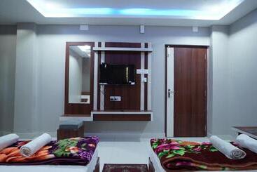 هتل Diya Lodge !! Near Toy Train Park !! New Digha !!