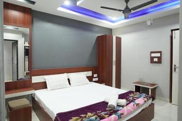 هتل Diya Lodge !! Near Toy Train Park !! New Digha !!