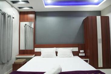 هتل Diya Lodge !! Near Toy Train Park !! New Digha !!