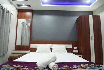 هتل Diya Lodge !! Near Toy Train Park !! New Digha !!
