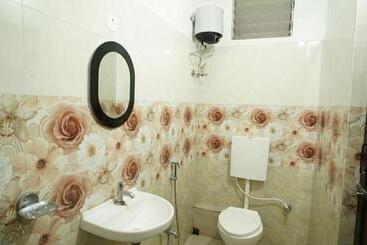 هتل Diya Lodge !! Near Toy Train Park !! New Digha !!