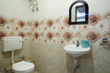 هتل Diya Lodge !! Near Toy Train Park !! New Digha !!