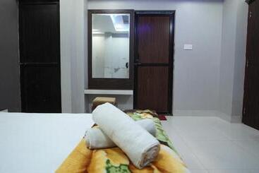 هتل Diya Lodge !! Near Toy Train Park !! New Digha !!