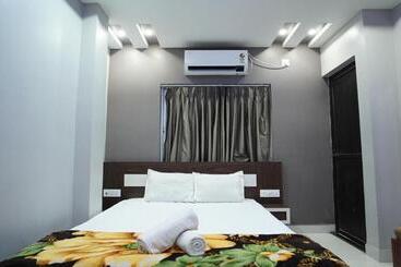 هتل Diya Lodge !! Near Toy Train Park !! New Digha !!