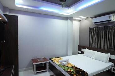 هتل Diya Lodge !! Near Toy Train Park !! New Digha !!