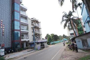 هتل Diya Lodge !! Near Toy Train Park !! New Digha !!