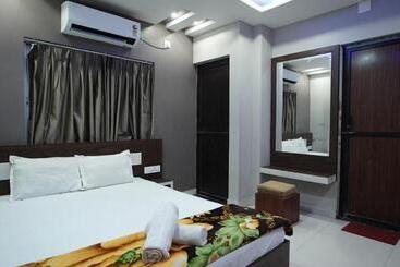 هتل Diya Lodge !! Near Toy Train Park !! New Digha !!