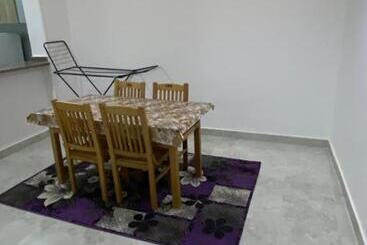 هتل Home And House