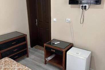 هتل Loost Town Inn