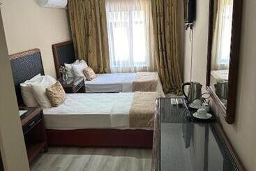 هتل Loost Town Inn