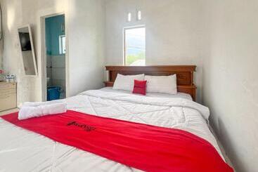 בית מלון כפרי Reddoorz Syariah At Jalan Dieng 4