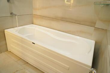 هتل Royal Delight Resort