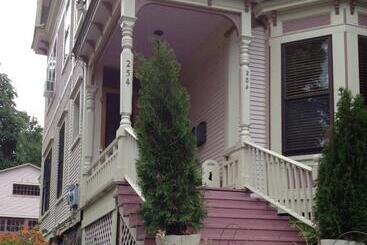 پانسیون 254 South Union Street Guest House