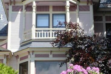 پانسیون 254 South Union Street Guest House