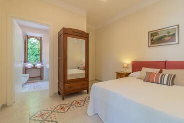 膳宿费 Lake Lovers Lodge
