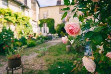 پانسیون Le Prieuré Sainte Croix