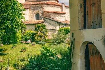 پانسیون Le Prieuré Sainte Croix